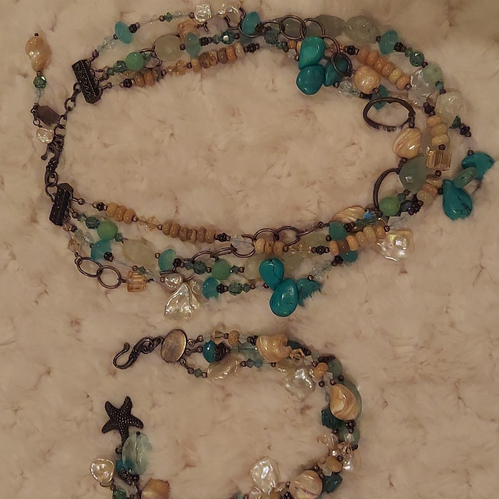 Stunning Tres Jolie necklace and bracelet.